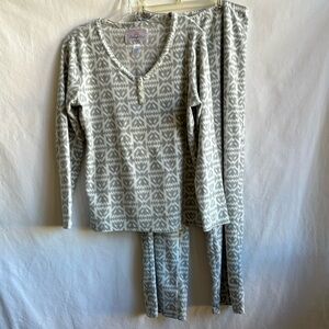 Goodnight Kiss gray and white Aztec print cozy pajamas, size M